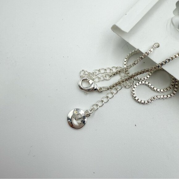 NWT Gloria Vanderbilt Crystals Swarovski Silver ToneNecklace Earrings Sets - Picture 4 of 5